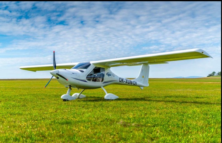 ULM trois-axes sur un aérodrome